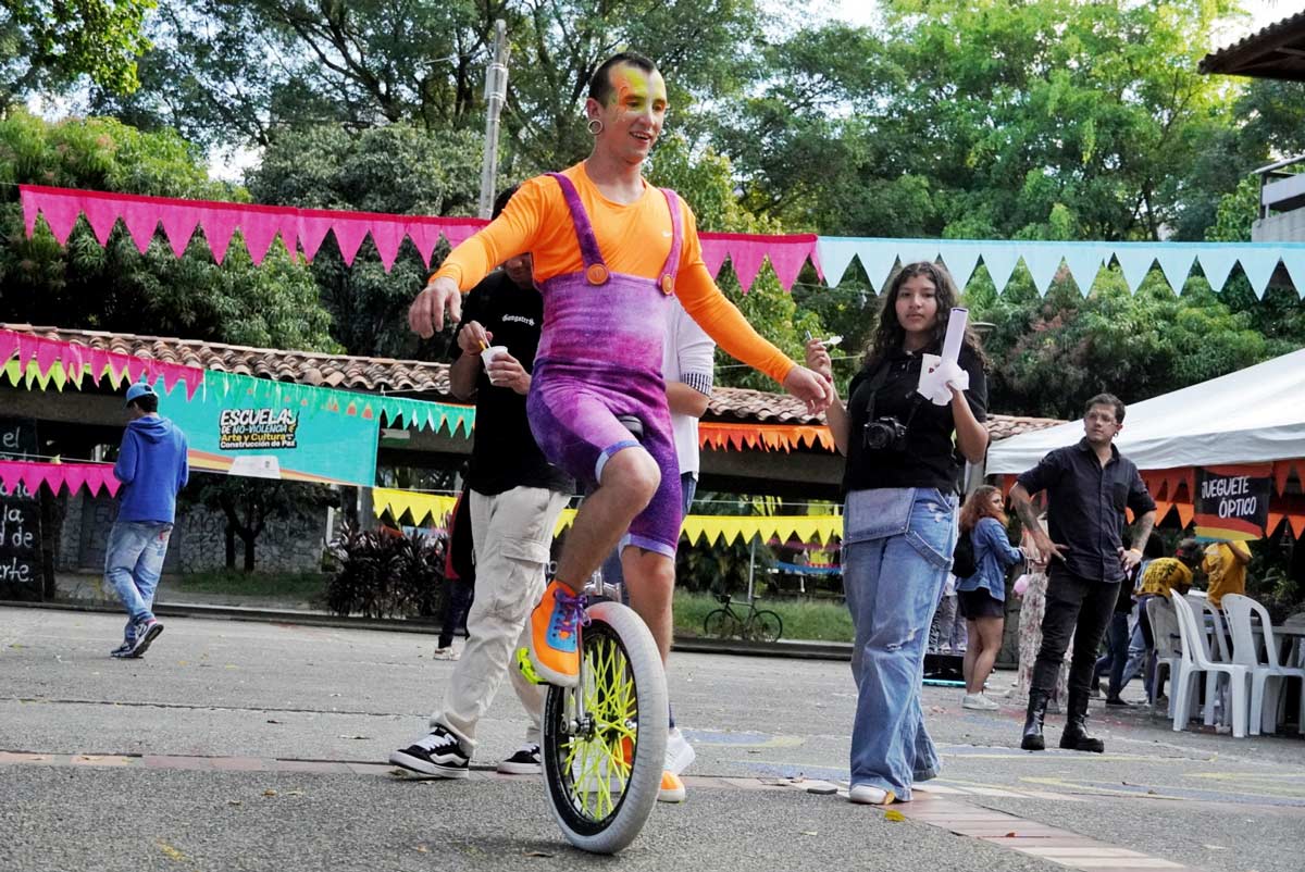 Escuelas de No-Violencia Escuelas de No-Violencia