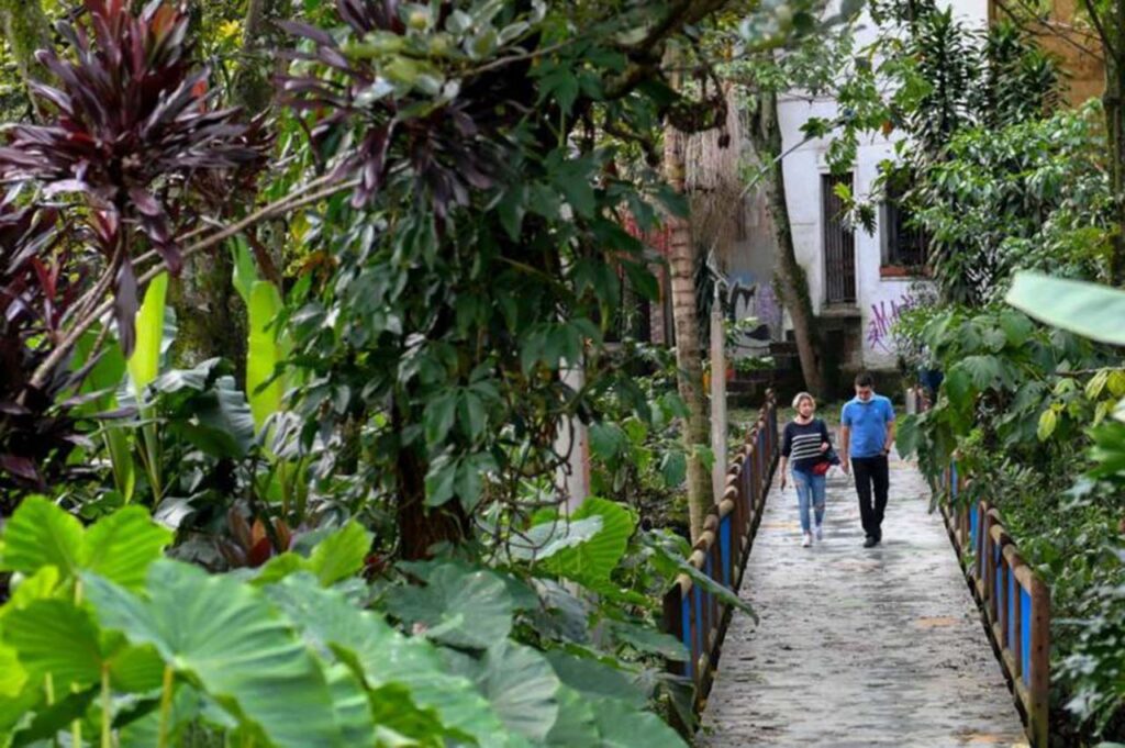 La planificación urbana de Medellín y sus corredores verdes están sirviendo de ejemplo en muchos países - Foto bbc.com
