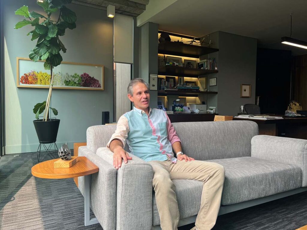 Carlos Manuel Uribe Lalinde, empresario floricultor