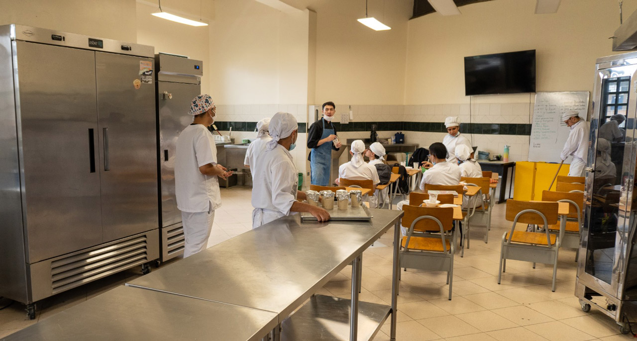 La Alcaldía de Medellín ofrece 230 cupos en formación laboral para personas con discapacidad cognitiva o mental