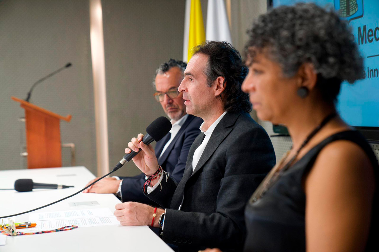 Alcaldía de Medellín y la Gobernación de Antioquia unirán esfuerzos con la JEP para la promoción de la paz y los derechos humanos Alcaldía de Medellín y la Gobernación de Antioquia unirán esfuerzos con la JEP para la promoción de la paz y los derechos humanos