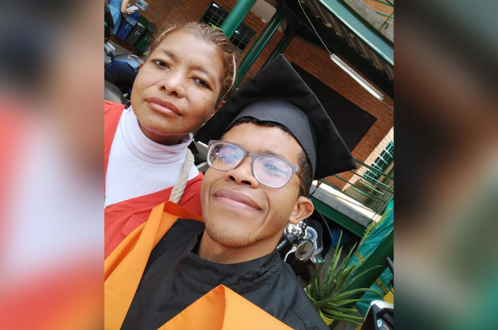 Julián Rey Caicedo Pacheco y su madre Julia.