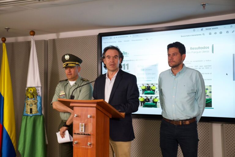Juez deja sin efecto la orden de arresto en contra del alcalde de Medellín y el secretario de Educación