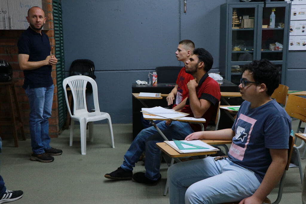 Institución Maestro Guillermo Vélez Vélez