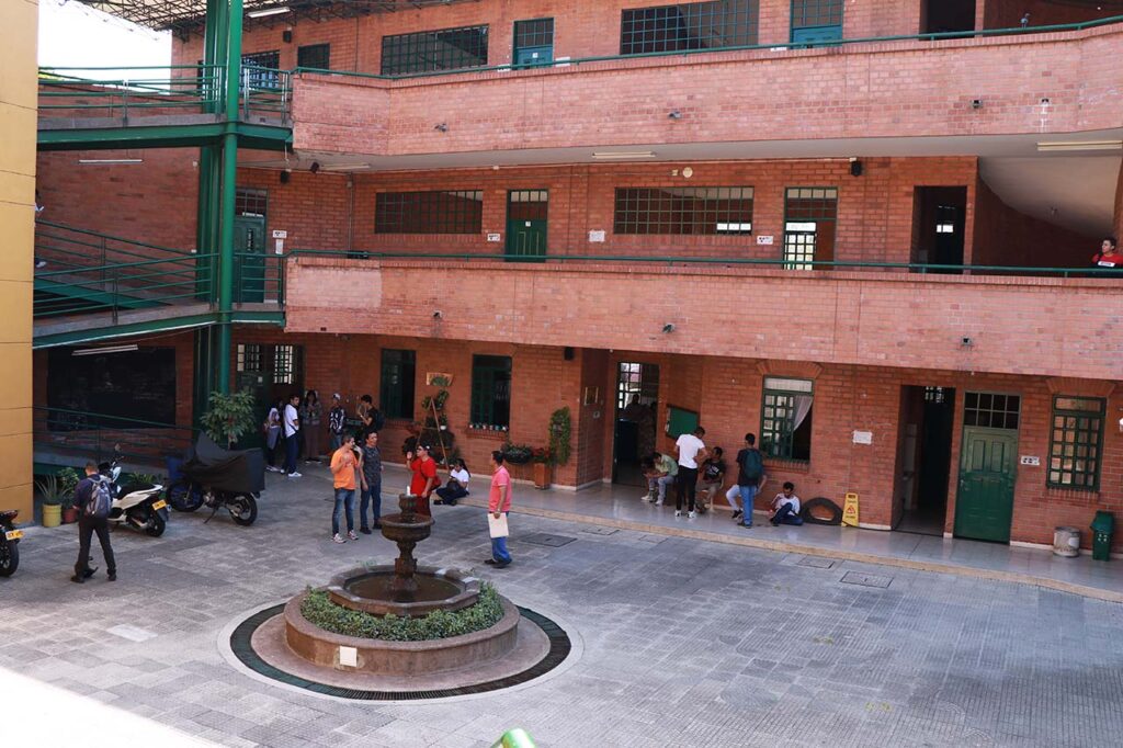 Institución Maestro Guillermo Vélez Vélez, ubicada en el barrio Aranjuez