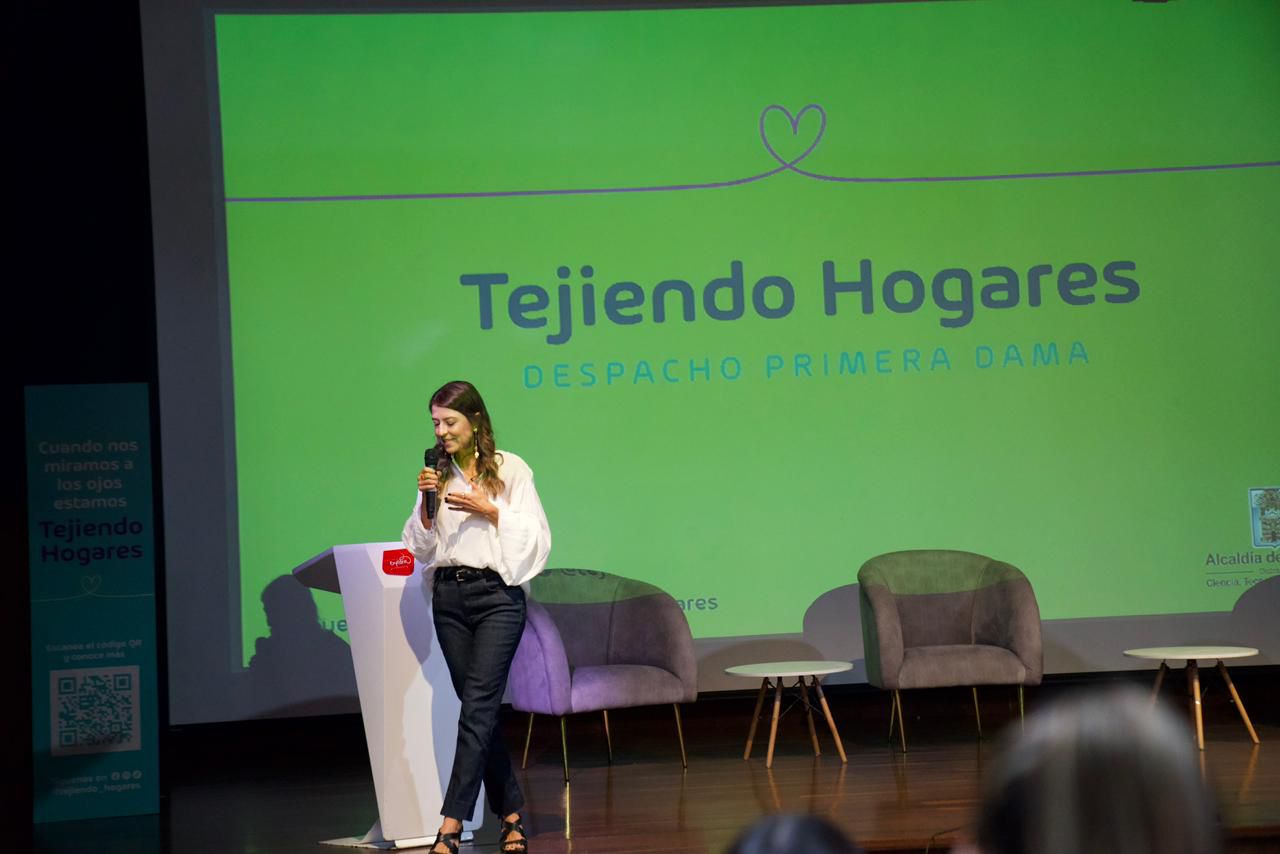 Con Tejiendo Hogares, Medellín transforma a las familias desde el corazón