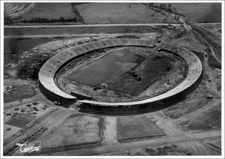Construcción Estadio Atanasio Girardot. Foto Aerocarvajal