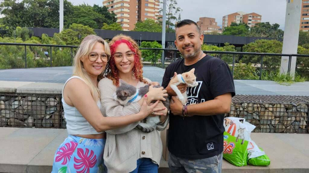 Jornada de adopción de animales de compañía por parte del Centro de Bienestar Animal La Perla de la Secretaría de Medio Ambiente