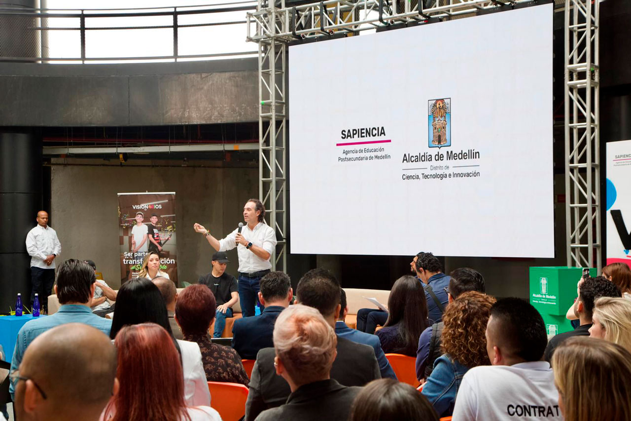 El Distrito ofrece más de 7.900 nuevas oportunidades para hacer estudios de postsecundaria El Distrito ofrece más de 7.900 nuevas oportunidades para hacer estudios de postsecundaria