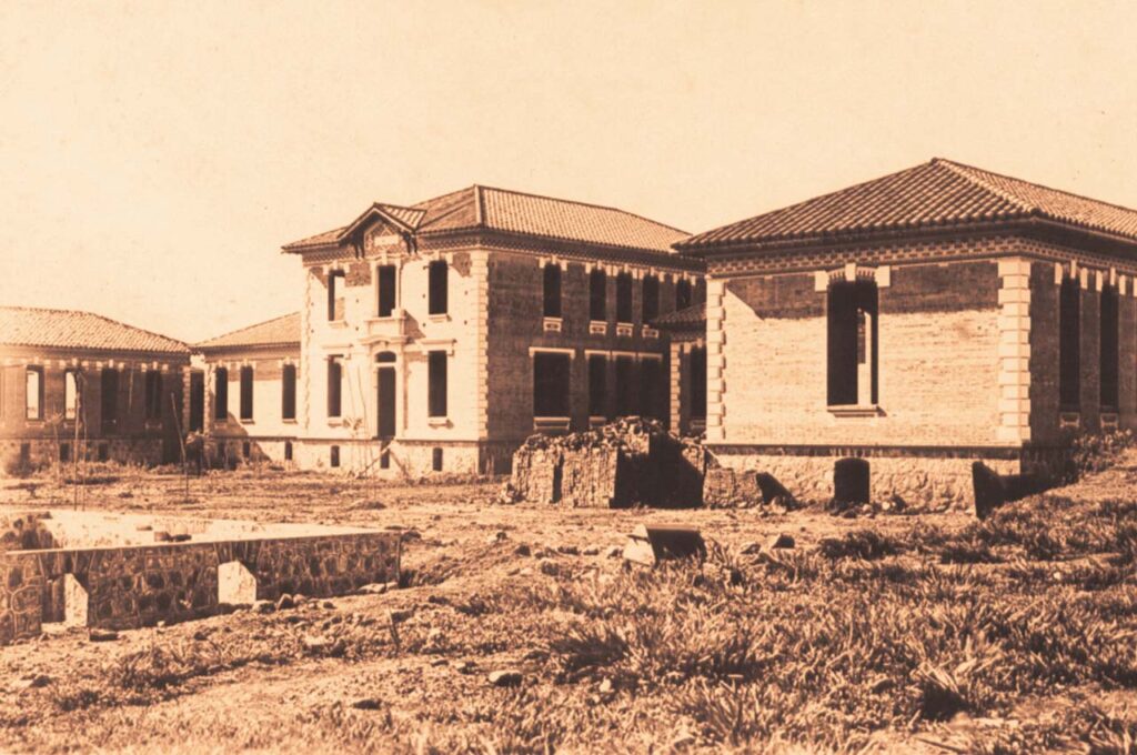 Inicio de la construcción del Hospital San Vicente de Paúl. Foto: HSVP