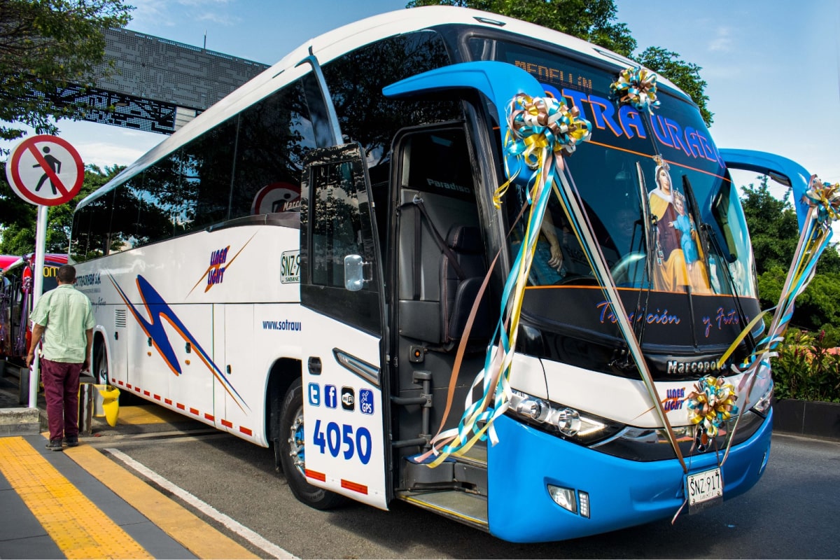 Con bendición y caravana de buses, se celebró en Medellín el Día del Conductor