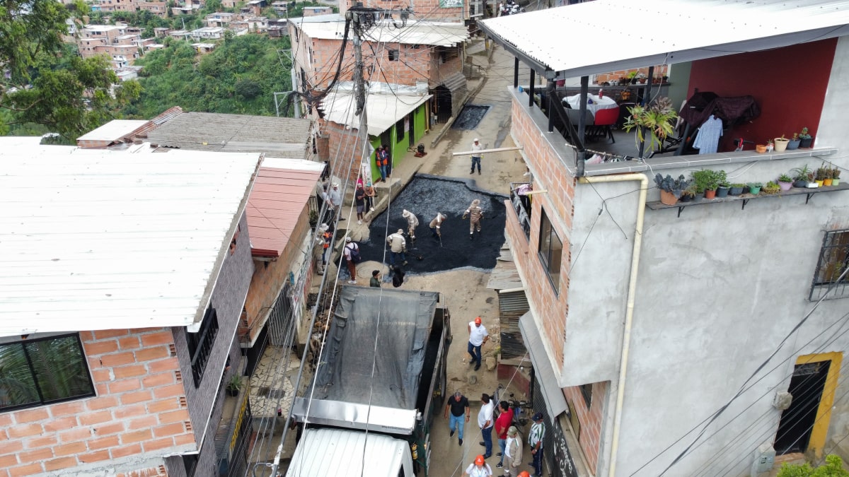 La Alcaldía de Medellín ha intervenido más de 2.180 huecos en 2024