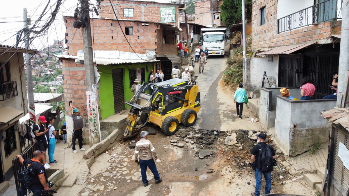 La Alcaldía de Medellín ha intervenido más de 2.180 huecos en 2024