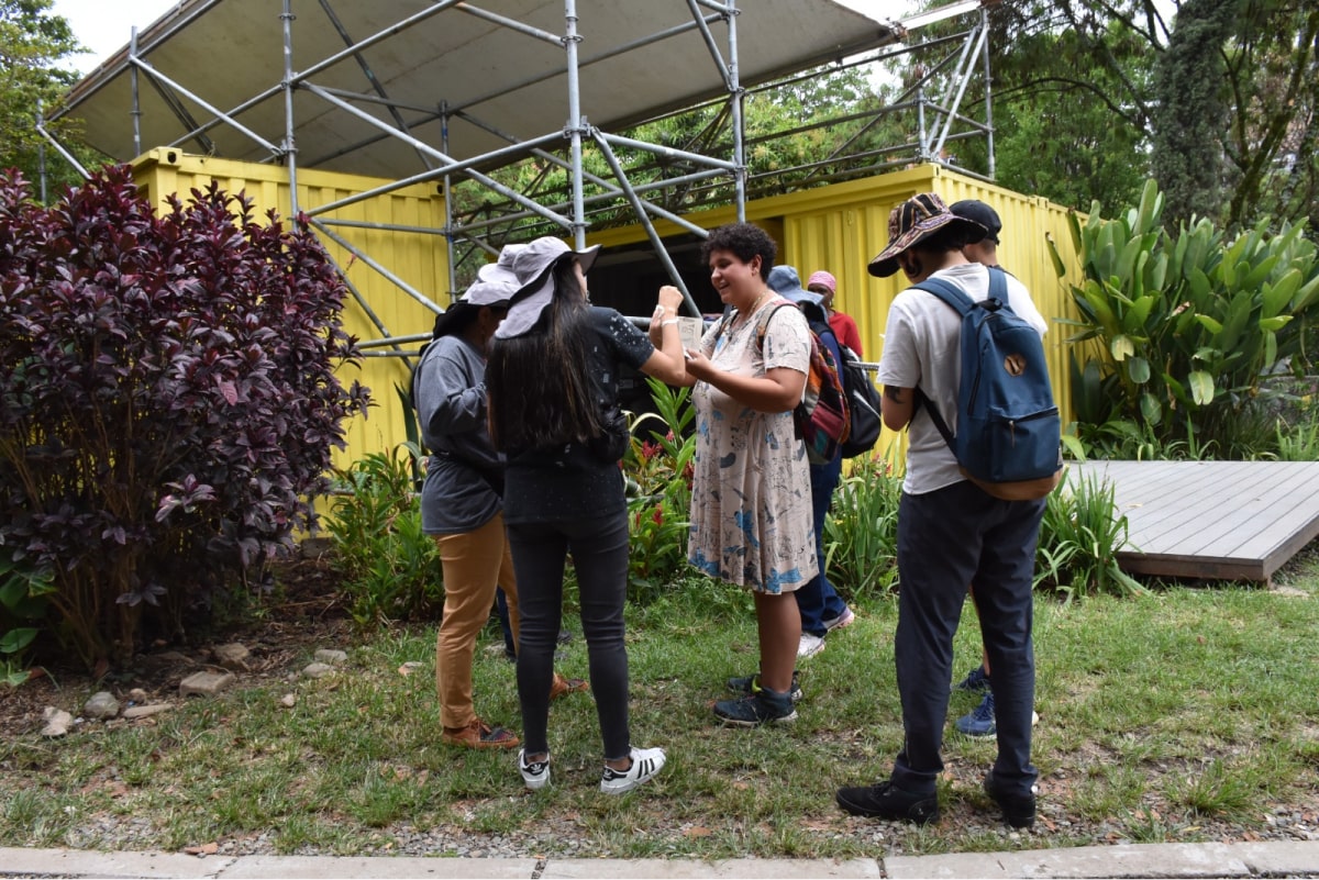 El Museo Casa de la Memoria prepara cinco recorridos para abordar la violencia y la paz en Medellín El Museo Casa de la Memoria prepara cinco recorridos para abordar la violencia y la paz en Medellín