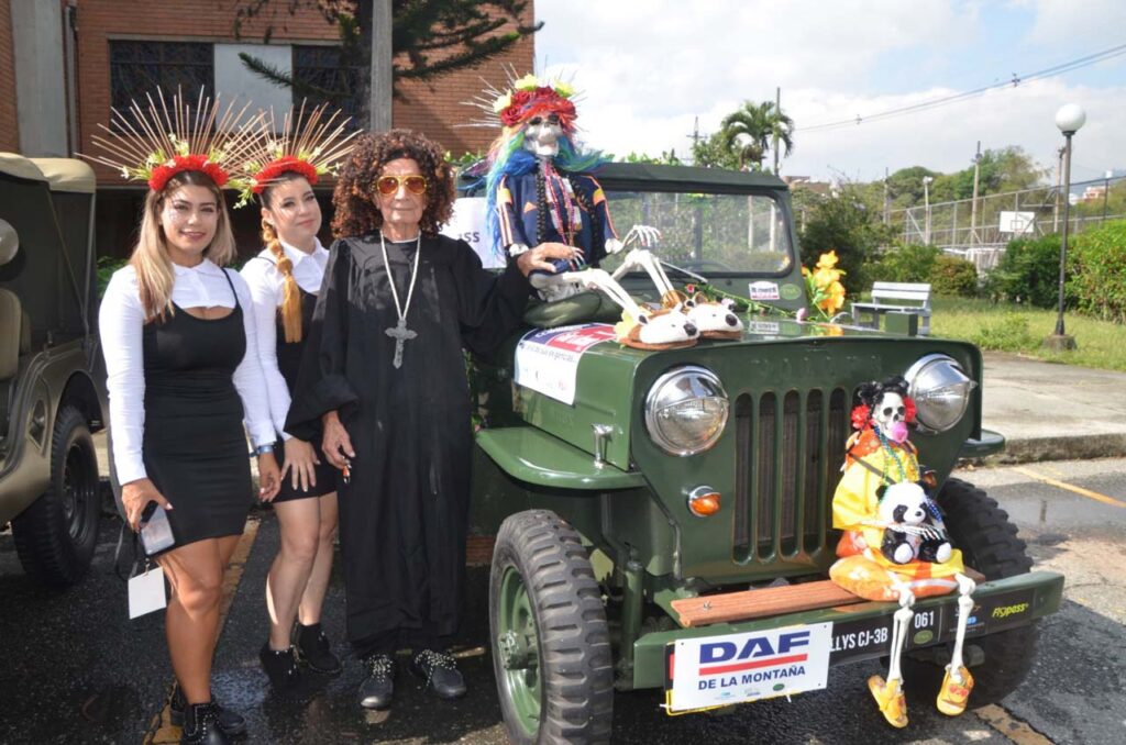 Desfile de Autos Clásicos y Antiguos