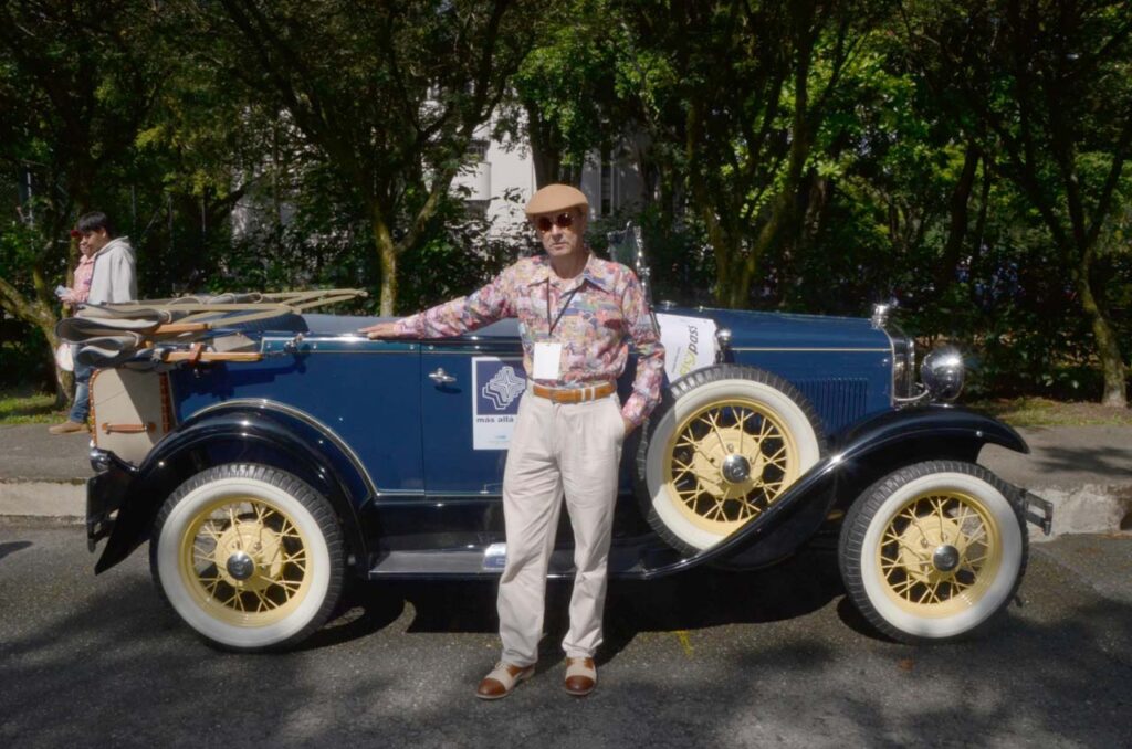 Desfile de Autos Clásicos y Antiguos