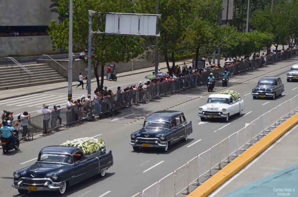 Desfile de Autos Clásicos y Antiguos