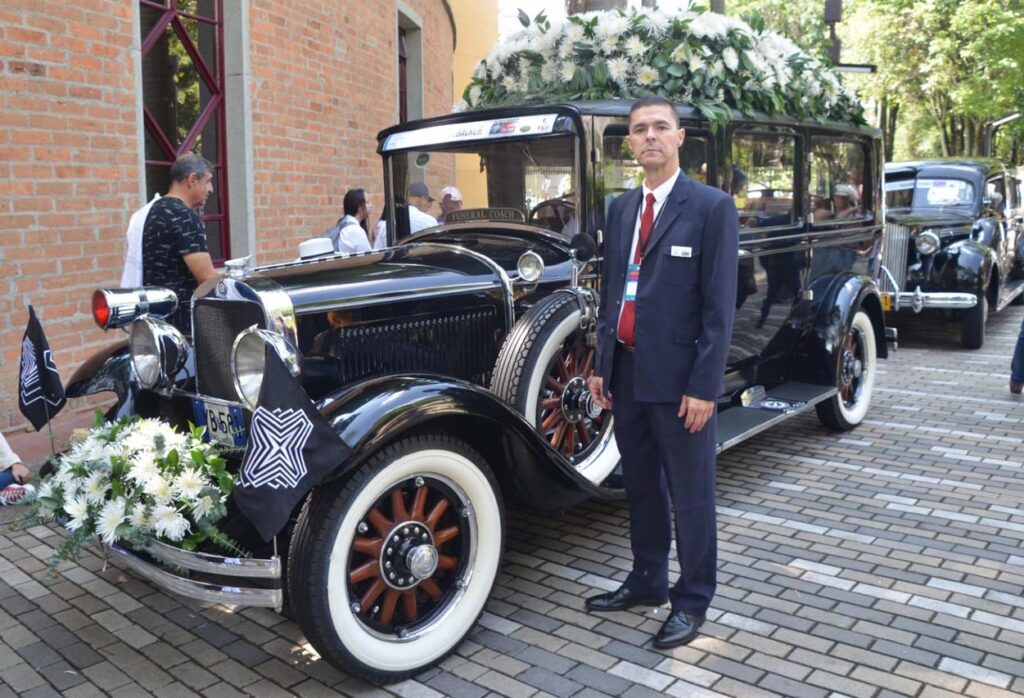 Desfile de Autos Clásicos y Antiguos