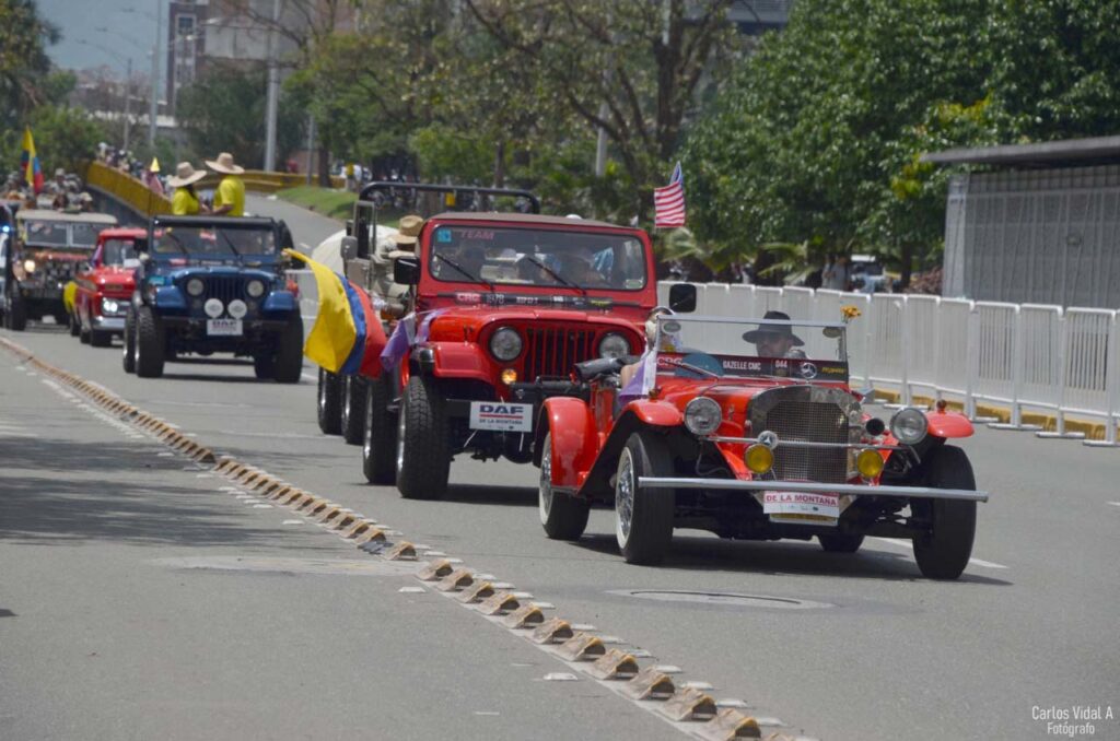 Desfile de Autos Clásicos y Antiguos