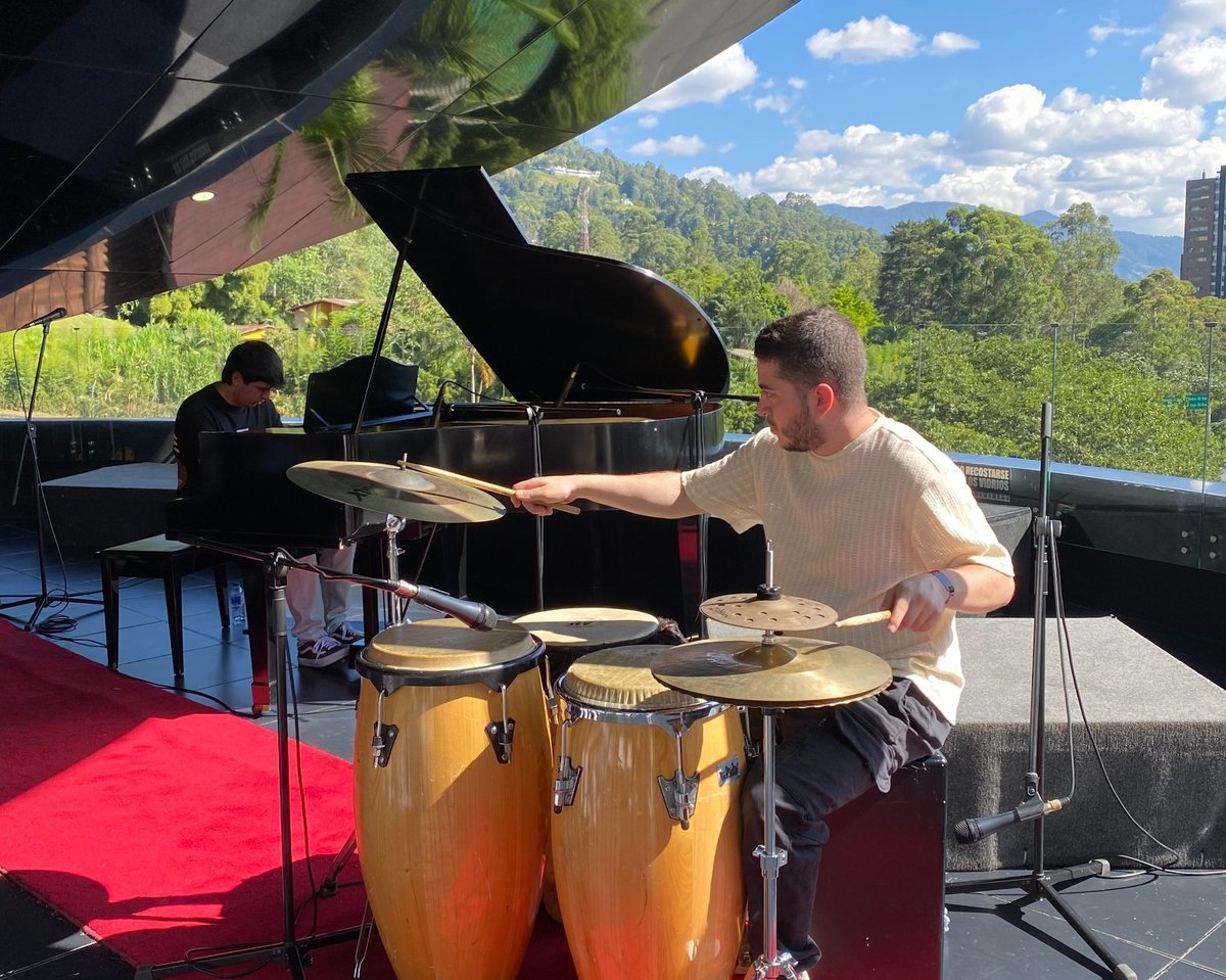 El Distrito exalta el liderazgo y compromiso de la Institución Educativa Rodrigo Arenas Betancur con la permanencia escolar El Distrito exalta el liderazgo y compromiso de la Institución Educativa Rodrigo Arenas Betancur con la permanencia escolar