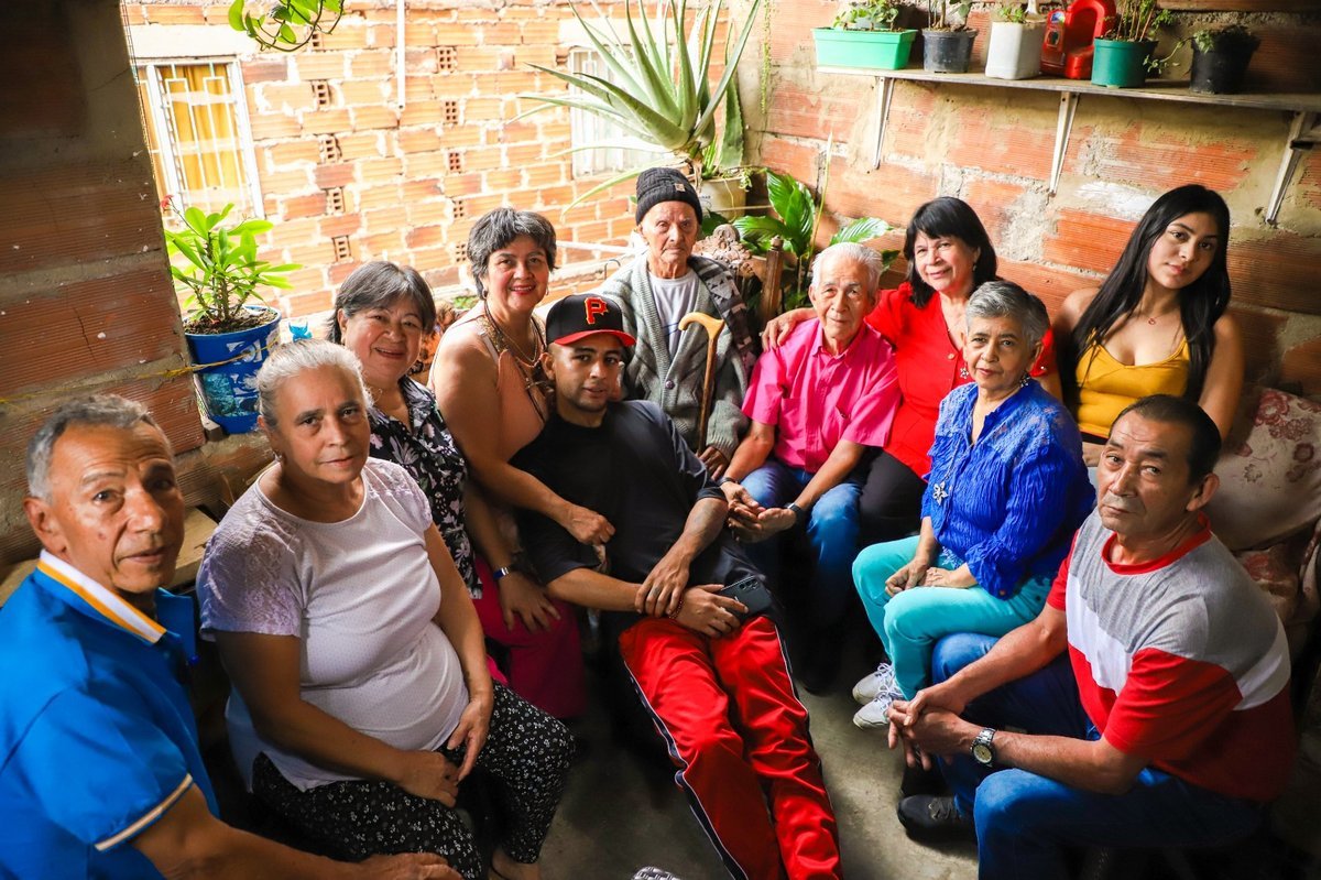 El Distrito celebra la vida de sus adultos mayores centenarios