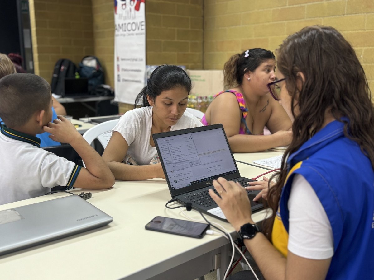89 estudiantes venezolanos recibieron el Permiso de Permanencia Temporal, gracias a jornadas de regularización en colegios de Medellín 89 estudiantes venezolanos recibieron el Permiso de Permanencia Temporal, gracias a jornadas de regularización en colegios de Medellín