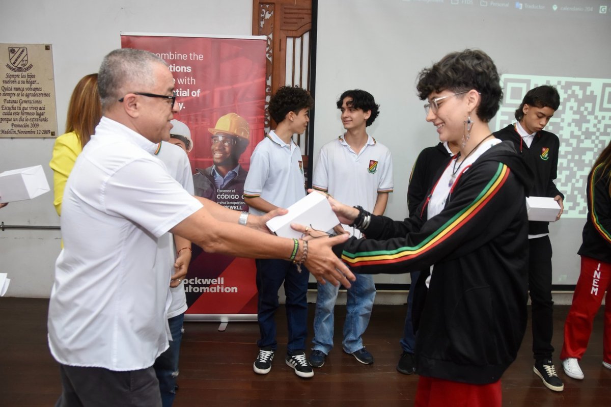 El Distrito se une a inversionista internacional para motivar a 3.000 estudiantes a convertirse en especialistas en tecnologías de la información
