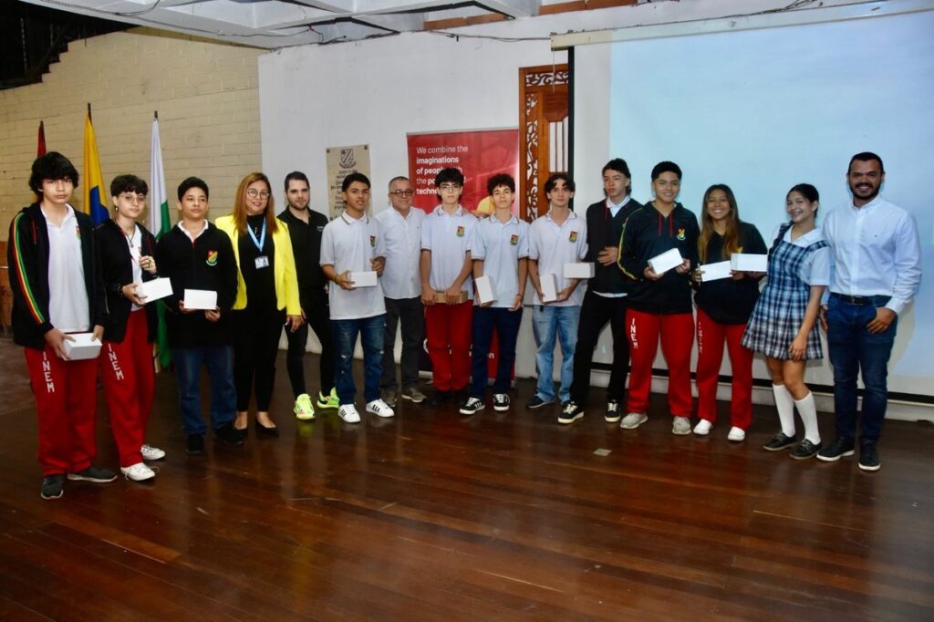 El Distrito se une a inversionista internacional para motivar a 3.000 estudiantes a convertirse en especialistas en tecnologías de la información