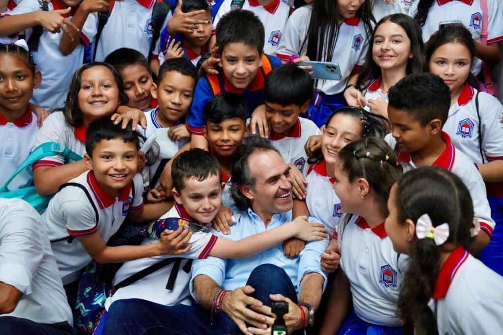 En 23 instituciones educativas de Medellín se tendrá proyecto piloto de educación digital para mejorar el aprendizaje de las matemáticas