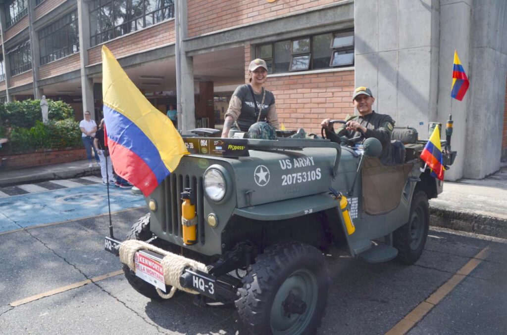 Desfile de Autos Clásicos y Antiguos 