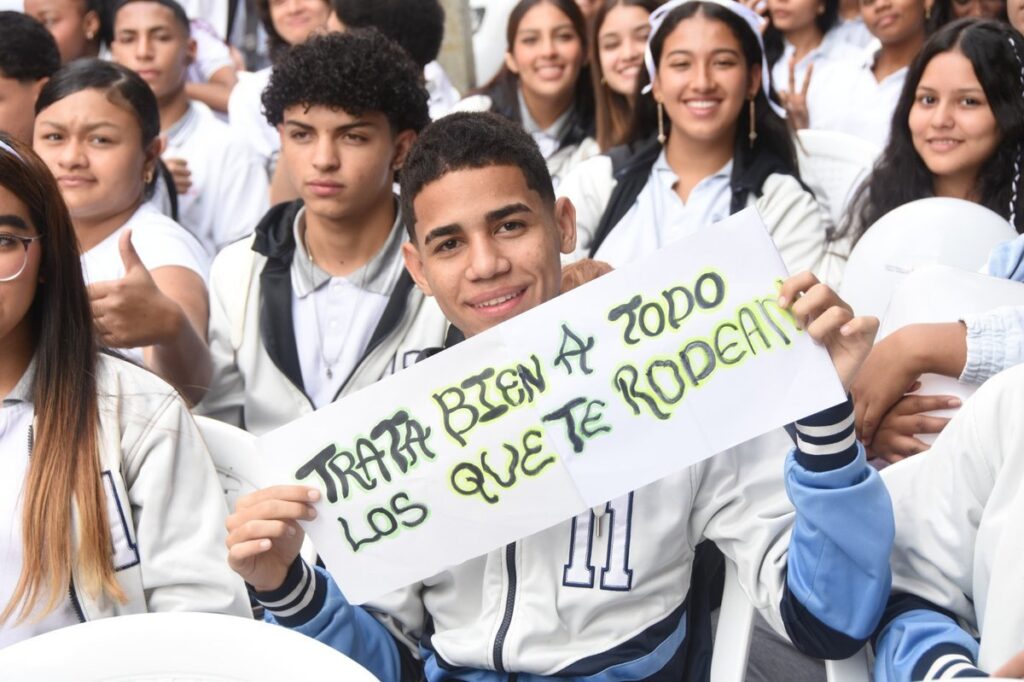 Los colegios oficiales de Medellín vivieron una jornada de reflexión por la vida y la convivencia