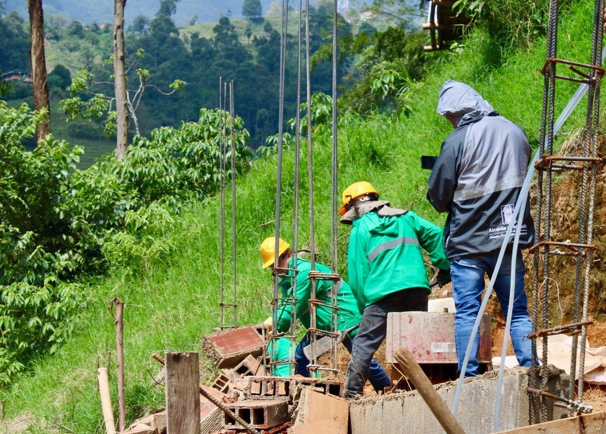 La Alcaldía de Medellín refuerza controles a la construcción ilegal en San Antonio de Prado