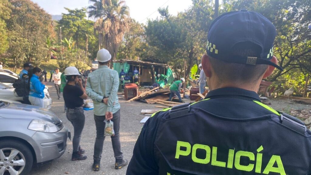 Desmantelado lavadero ilegal de carros que ocupaba espacio público en San Antonio de Prado