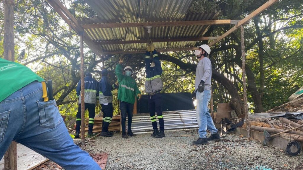 Desmantelado lavadero ilegal de carros que ocupaba espacio público en San Antonio de Prado