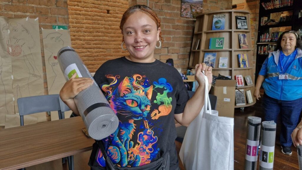 Con la entrega de 350 kits de autocuidado, el Distrito impulsa el bienestar de las personas con discapacidad y personas cuidadoras