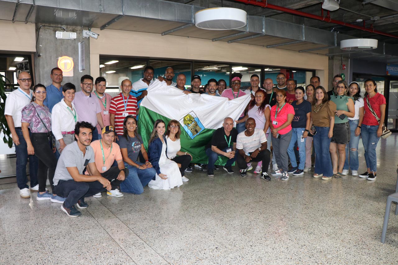 Entrega bandera Equipo Medellín