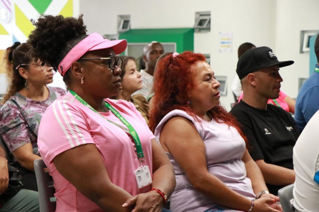 Entrega bandera Equipo Medellín