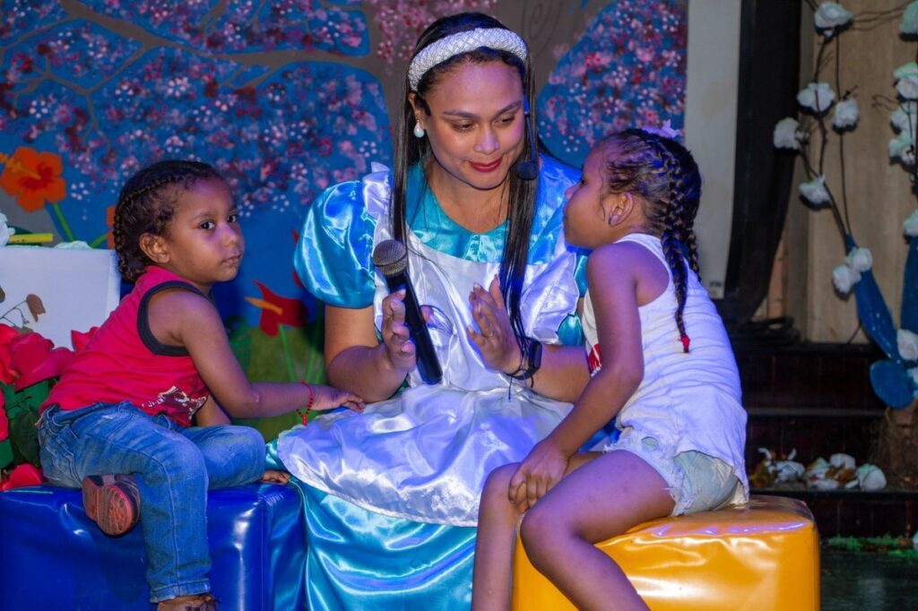 74 familias de Medellín se fortalecen para ser entornos seguros para niñas, niños y adolescentes