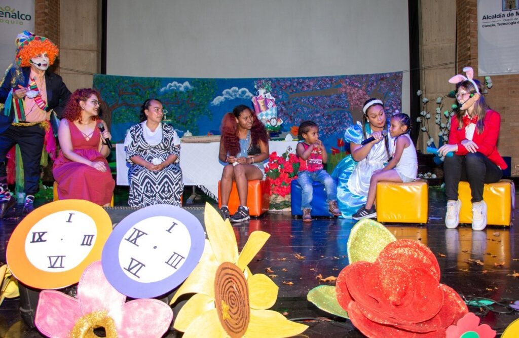 74 familias de Medellín se fortalecen para ser entornos seguros para niñas, niños y adolescentes