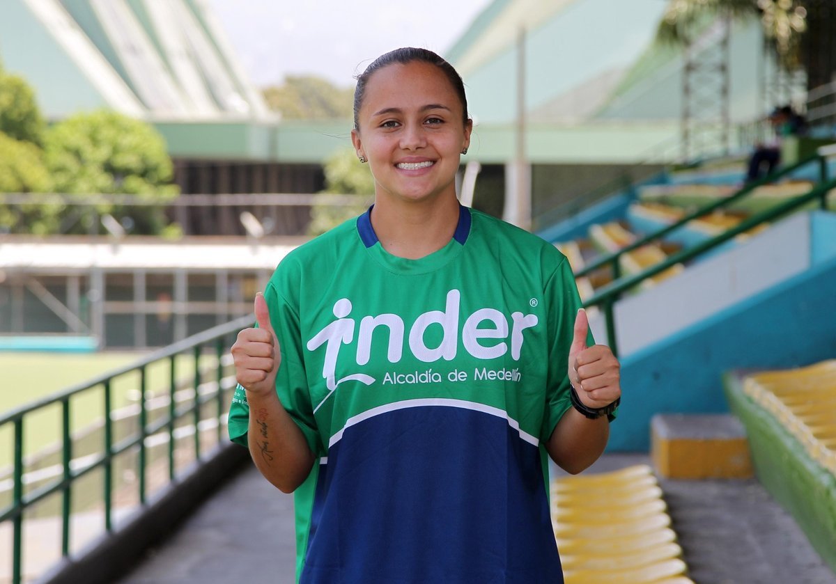 Cuatro futbolistas de las Escuelas Populares del Deporte del Distrito ganaron becas para jugar en México Cuatro futbolistas de las Escuelas Populares del Deporte del Distrito ganaron becas para jugar en México