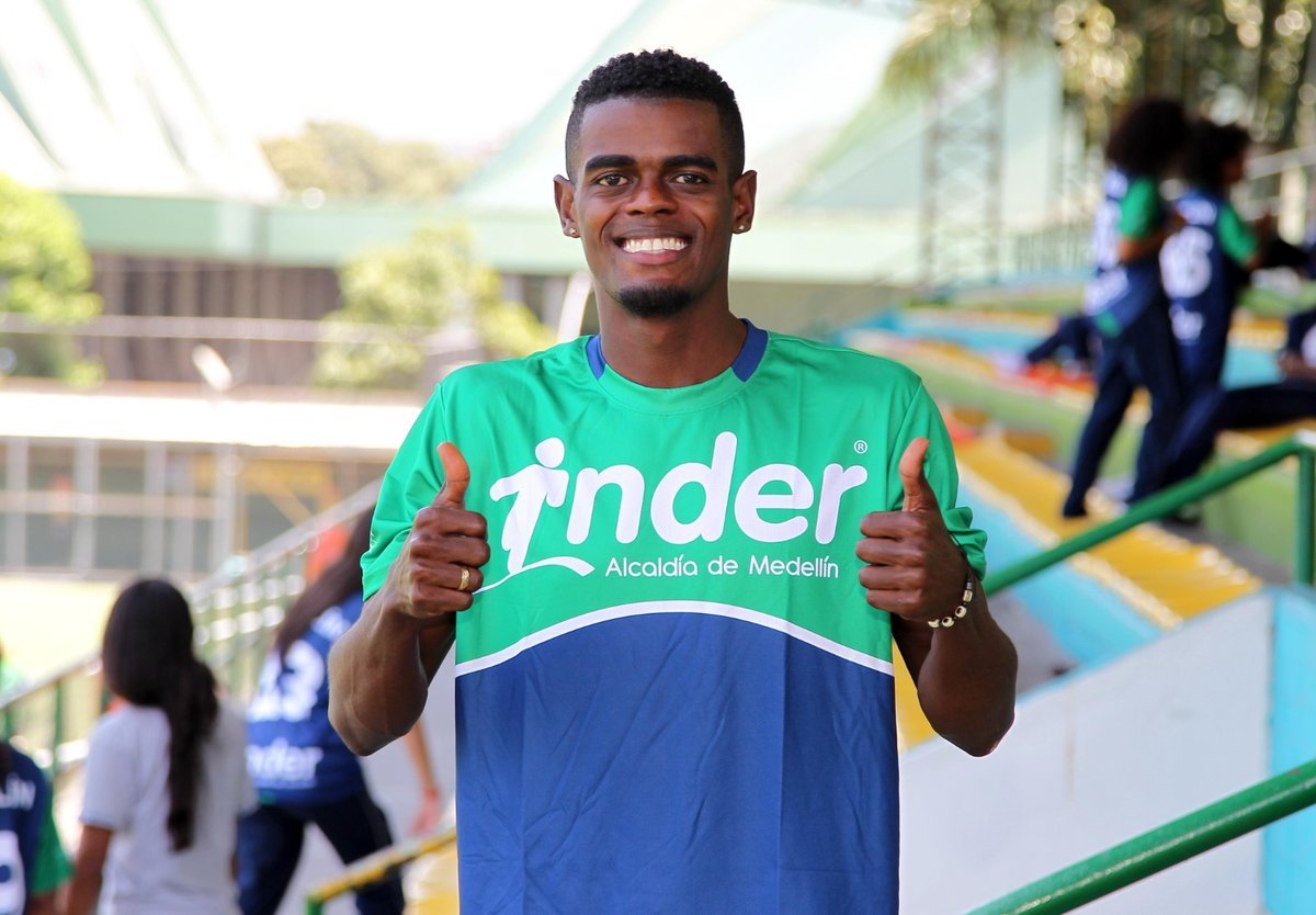 Cuatro futbolistas de las Escuelas Populares del Deporte del Distrito ganaron becas para jugar en México Cuatro futbolistas de las Escuelas Populares del Deporte del Distrito ganaron becas para jugar en México