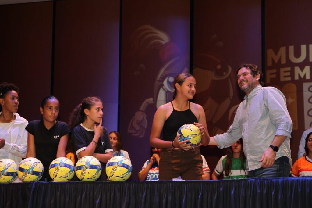 Medellín celebra el Mundialito Femenino Sub-14, un torneo para las niñas futbolistas