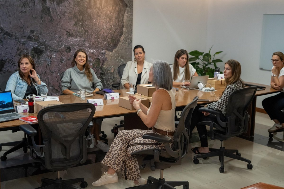 Medellín recibió a las primeras damas de ciudades capitales para fortalecer el trabajo por la niñez y las familias Medellín recibió a las primeras damas de ciudades capitales para fortalecer el trabajo por la niñez y las familias