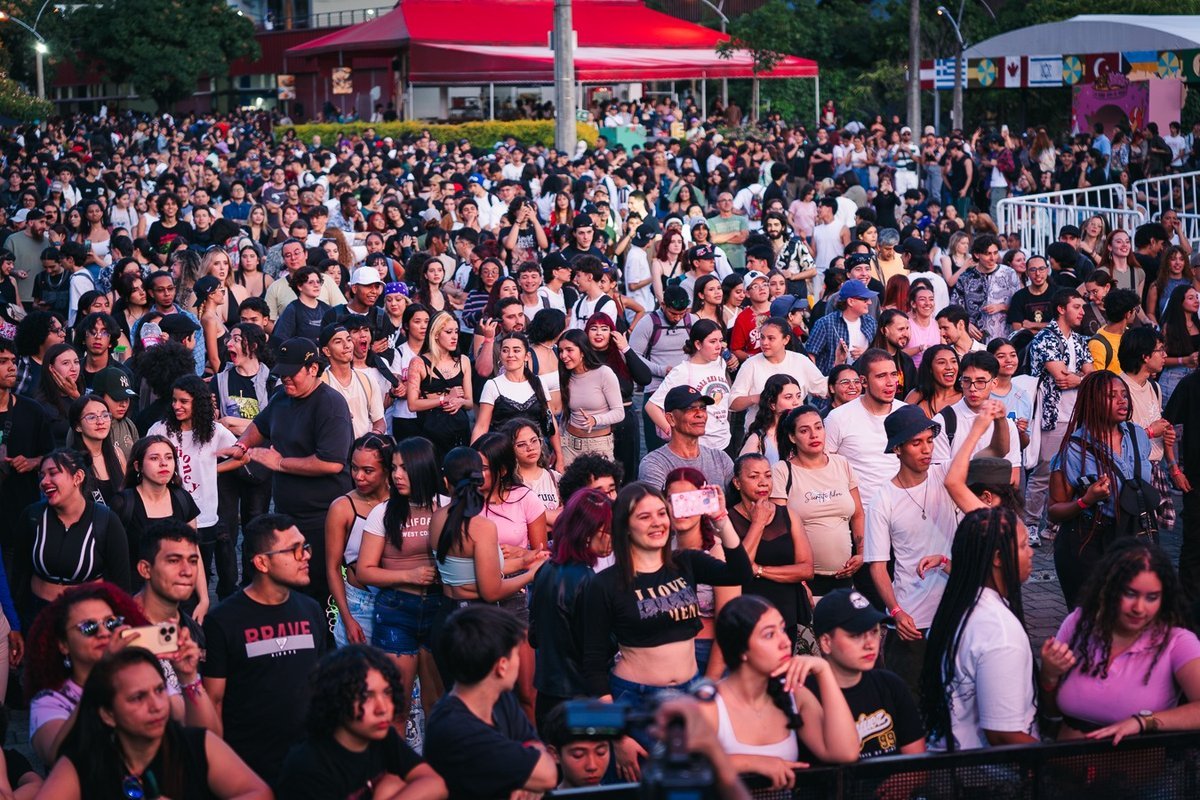 Con cifra histórica en asistencia cerró la Semana de la Juventud, más de 80 mil personas disfrutaron del festival Medayoung Con cifra histórica en asistencia cerró la Semana de la Juventud, más de 80 mil personas disfrutaron del festival Medayoung