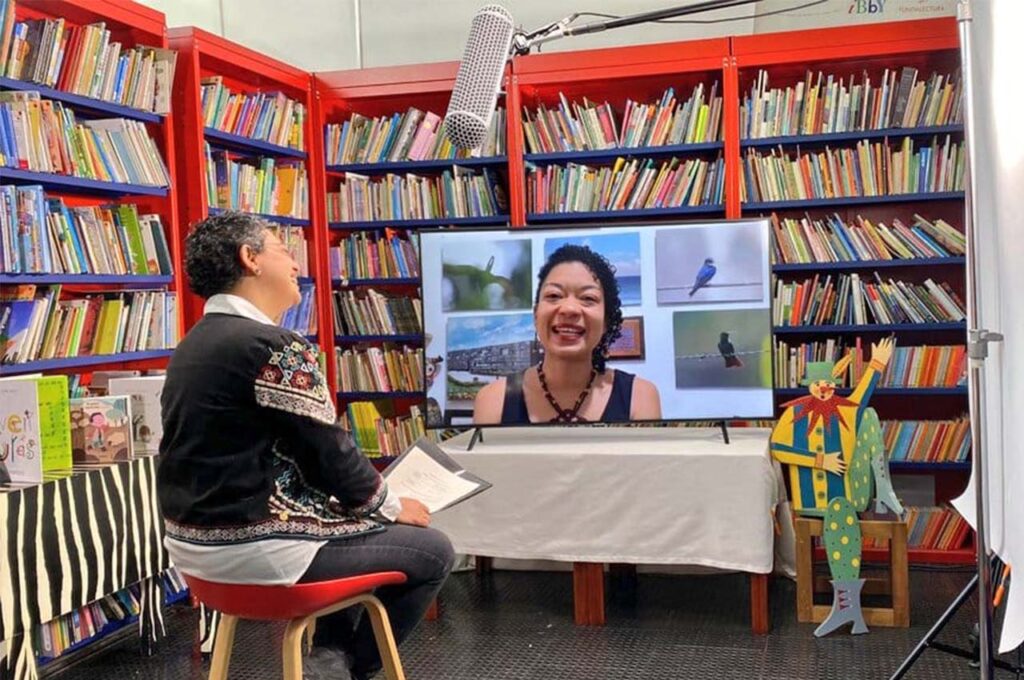 Velia Vidal en conversatorio con Tatiana Duplat Ayala