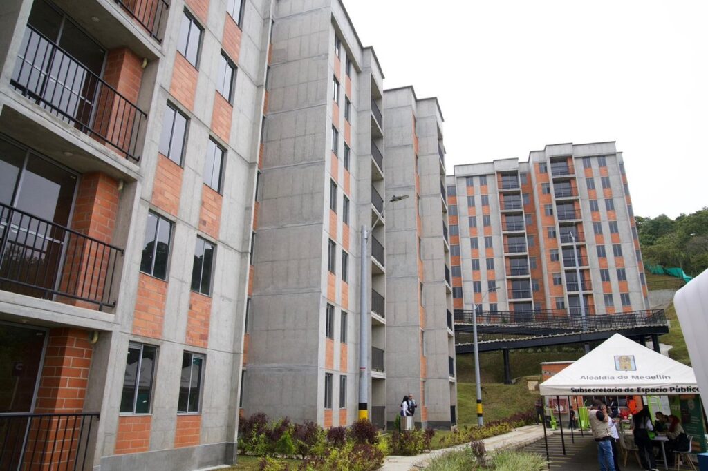 112 familias cumplen su sueño de tener vivienda propia con la entrega del proyecto El Triunfo, en el Doce de Octubre