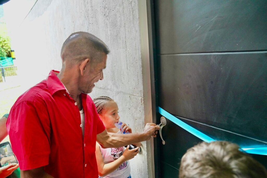 112 familias cumplen su sueño de tener vivienda propia con la entrega del proyecto El Triunfo, en el Doce de Octubre