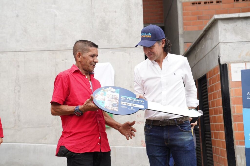 112 familias cumplen su sueño de tener vivienda propia con la entrega del proyecto El Triunfo, en el Doce de Octubre