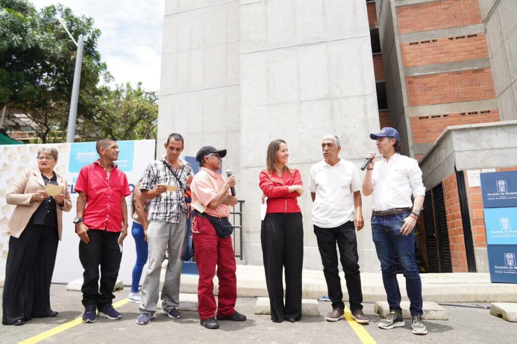 112 familias cumplen su sueño de tener vivienda propia con la entrega del proyecto El Triunfo, en el Doce de Octubre