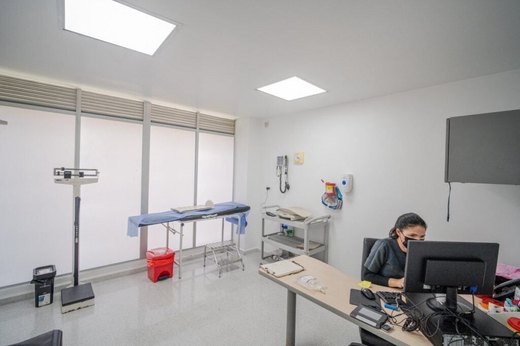 Los centros de salud Moravia y Picachito retoman la prestación de servicios al público